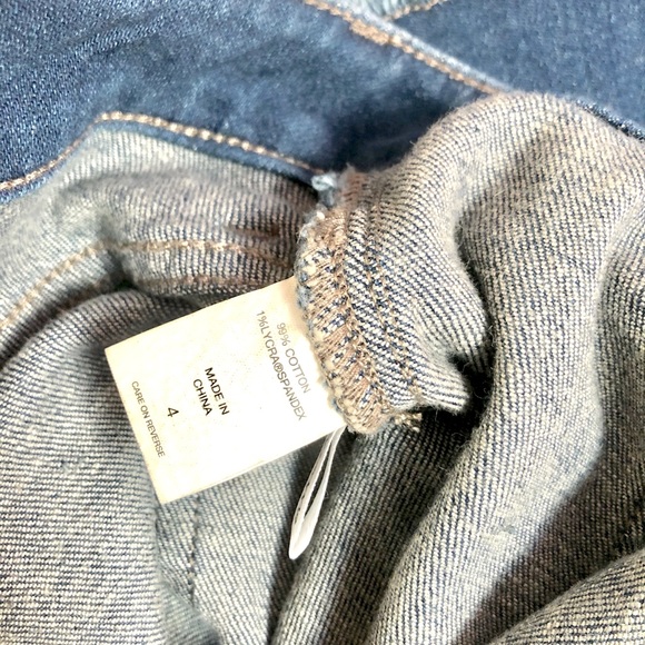 NEW YORK & CO fringe hem jean skirt medium wash size4/size5-6 runs a bit big NWT - Picture 8 of 12